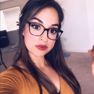 Meet your Posher, Selene